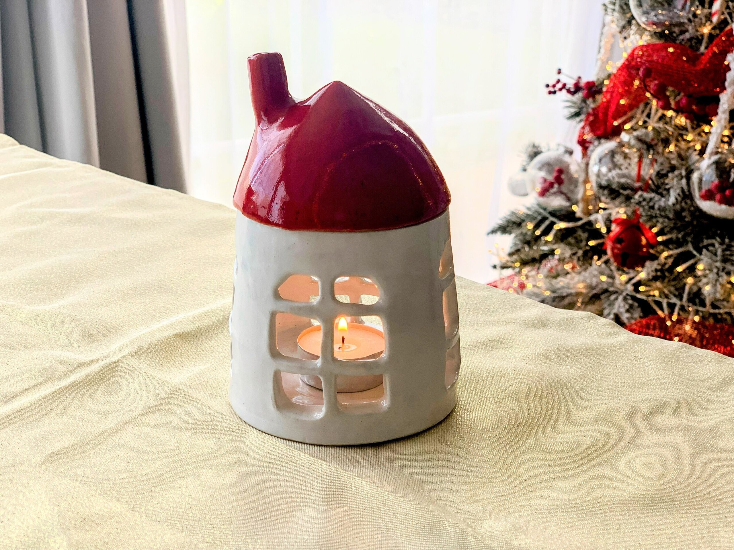 Porta velas faro esmaltado en blanco brillo y rojo. - 4